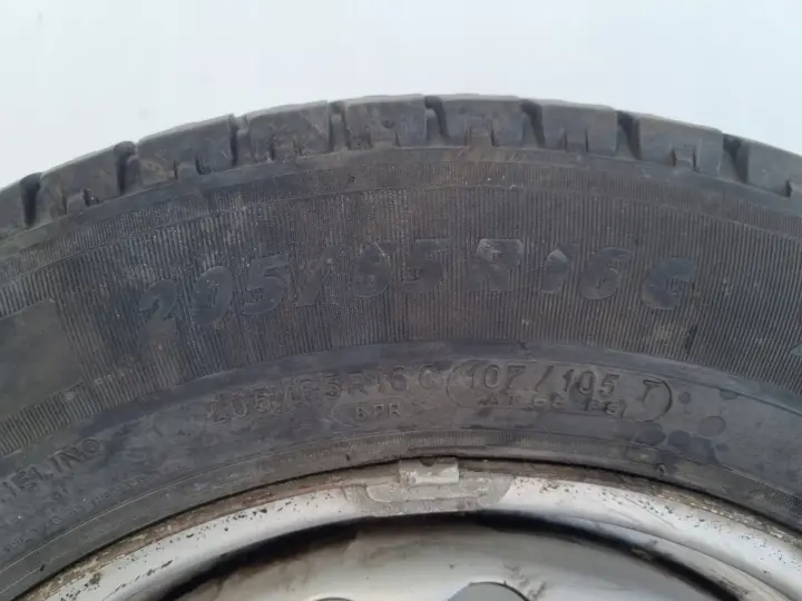 e6b64abd13035cea005efe0d7a3f05b1